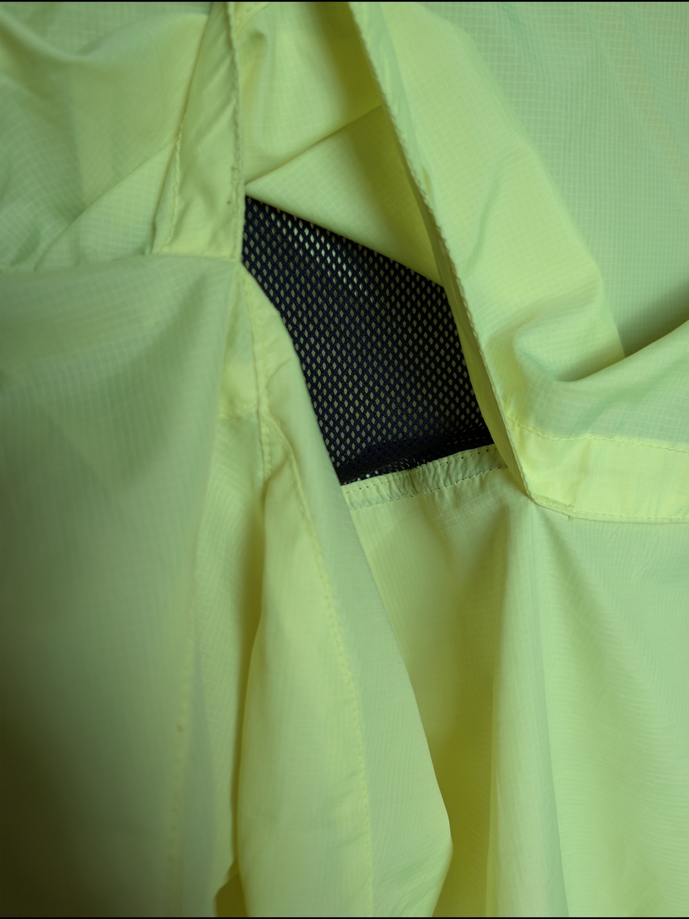 Women's Bontrager High-Visibility Yellow Lightweight Cycling Jacket - Picture 3 of 5